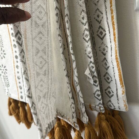 MOTINI Throw Blanket Multi-Colored Brushed Cotton Tasseled Home Decor - Picture 4 of 7